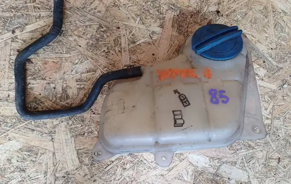 Skoda Superb B5 (3U) Coolant expansion tank/reservoir 8D0121403L