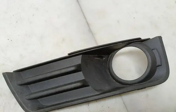 Ford C-MAX I Front fog light trim/grill 3M51R19953AC