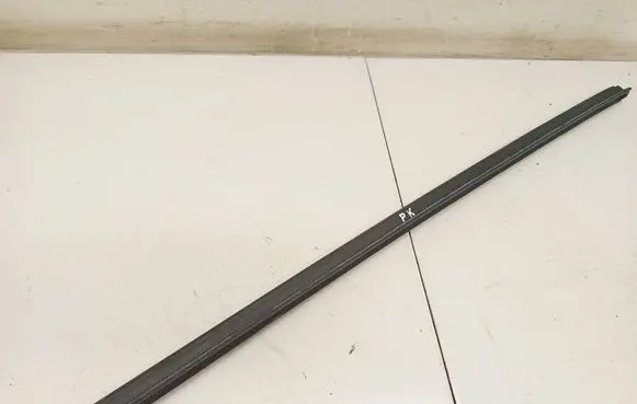 Toyota Avensis T250 Front door glass trim molding 