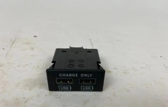 Maserati Levante USB socket connector 670037782 61571C2796