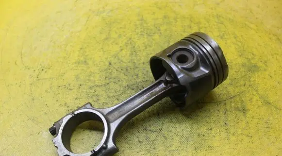 Volvo S60 Piston with connecting rod