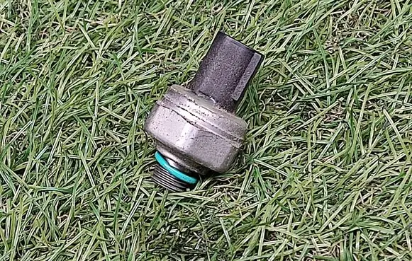 BMW 3 F30 F35 F31 Air conditioning (A/C) pressure sensor 9181464 64539181464