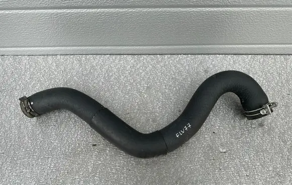 Nissan Patrol Y61 Engine coolant pipe/hose 21501VB800