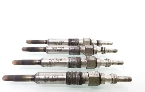 Volkswagen PASSAT B5 Glow plug NGKY732J 12VK84P