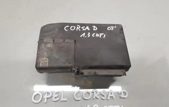 Opel Corsa D Fuse box cover