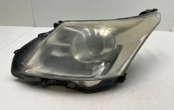 Toyota Avensis T270 Headlight/headlamp