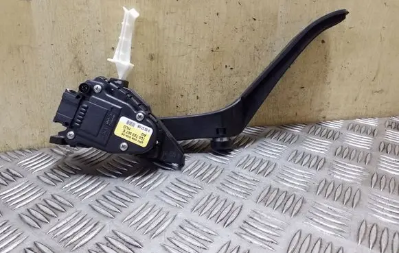 Audi Q7 4L Accelerator throttle pedal 7L0723507E