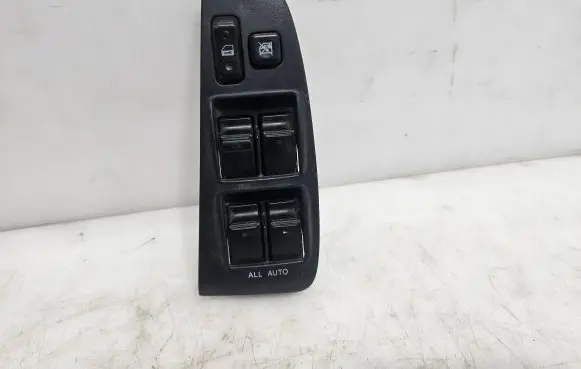 Toyota Avensis T250 Electric window control switch 54035144