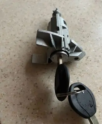 BMW X5 E53 Front door lock (next to the handle) 