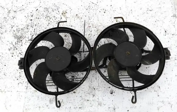 Renault Espace II Radiator cooling fan shroud mr8120