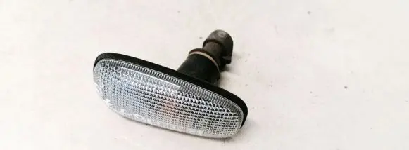 Opel Omega B2 Front fender indicator light 90560403