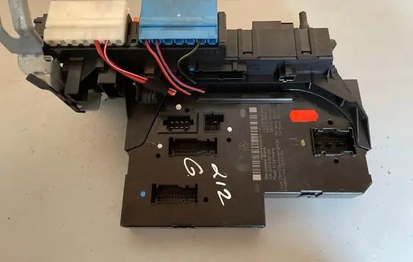 Mercedes-Benz E W212 SAM control unit 2129005101