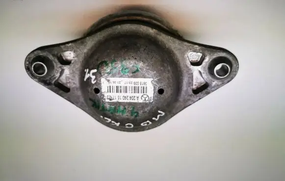 Mercedes-Benz C W204 Engine mount bracket A2042401517