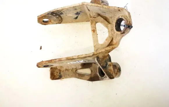 Mazda 6 Engine mounting bracket