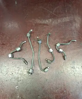 Fuel injector supply line/pipe