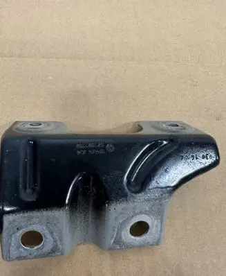 Volkswagen Tiguan Fender mounting bracket 571821152