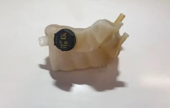 Ford Fusion II Coolant expansion tank/reservoir DG938A080AD