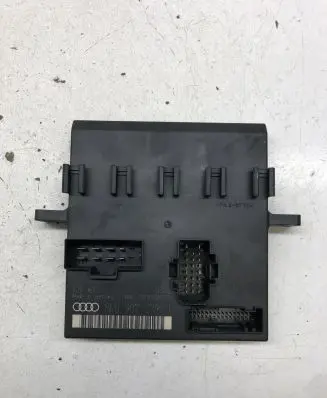 Audi A4 S4 B7 8E 8H Comfort/convenience module 8E0907279J