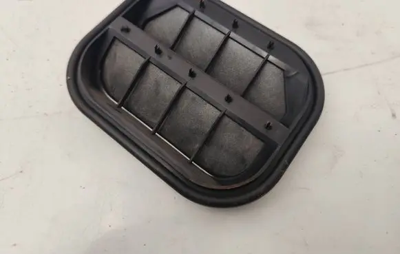 Chevrolet Corvette C6 Quarter panel pressure vent 10285751