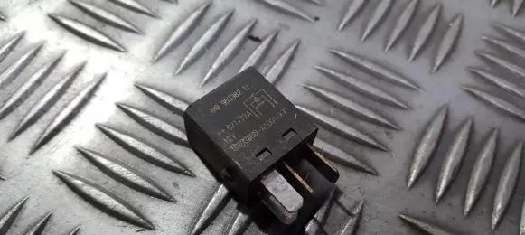 Mitsubishi Pajero Pinin Other relay mb95338211