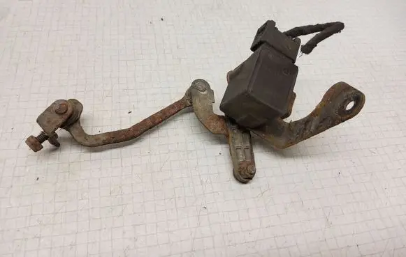 Mercedes-Benz E W210 Headlight level adjustment motor A0105427717
