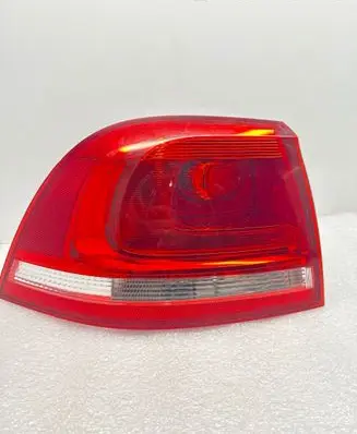 Volkswagen Touareg II Rear/tail lights 7P6945095F 90044761