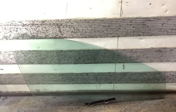 Honda Civic Front door window glass four-door 43R007951