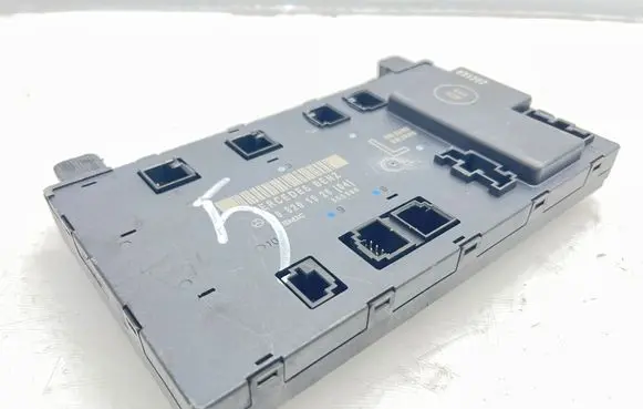 Mercedes-Benz CLK A209 C209 Door control unit/module 2098201926