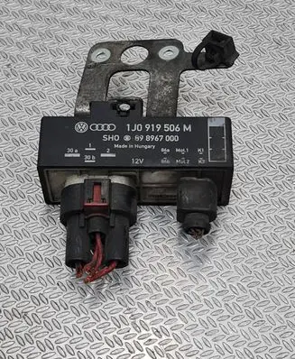 Volkswagen Polo Glow plug pre-heat relay 1J0919506M 898967000