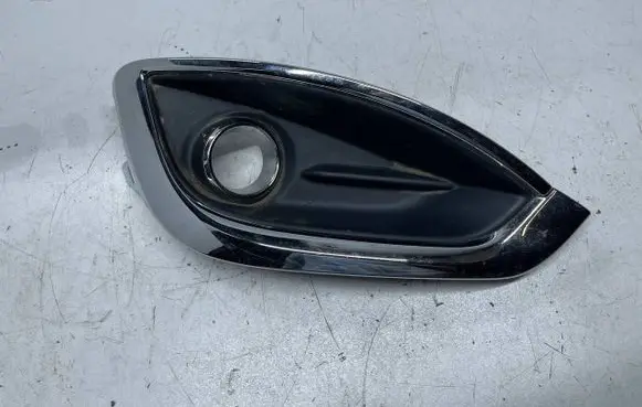 Chrysler Pacifica Front fog light trim/grill 68229006AA