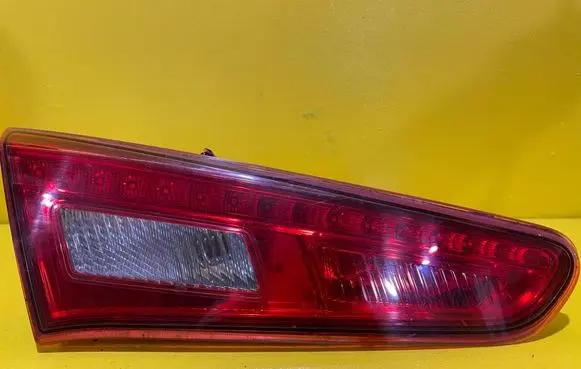 Tailgate rear/tail lights