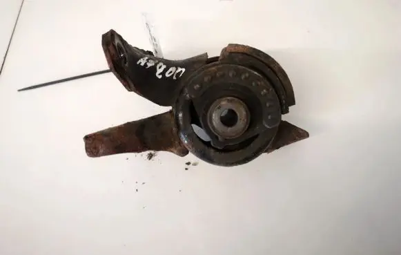 Mazda 6 Engine mount bracket