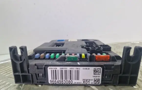 Peugeot 207 Fuse module 9664983080 22661F01