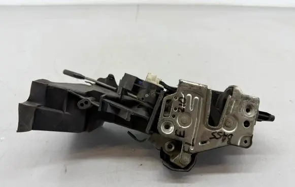 Mercedes-Benz E W210 Front door lock 2027201735