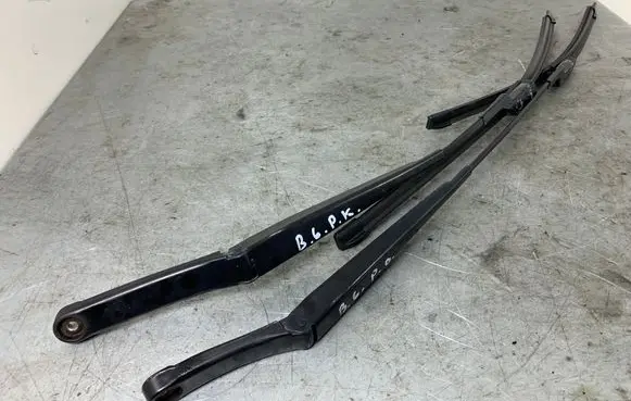 Volkswagen PASSAT B6 Windshield/front glass wiper blade 3C1955410B 3C1955409C