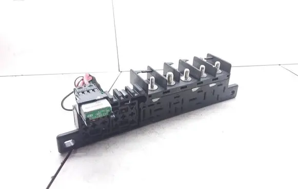 Volkswagen New Beetle Relay mounting block 8L0941822