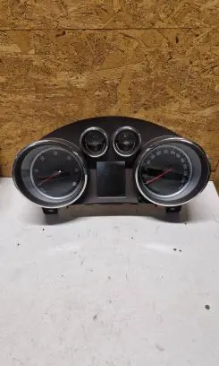 Opel Zafira C Speedometer (instrument cluster) 13374911 600775881