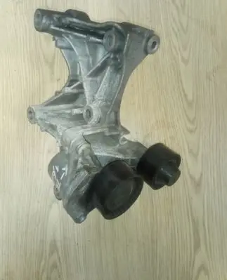 Nissan X-Trail T32 Generator/alternator bracket 