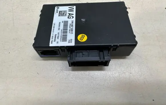 Volkswagen Touareg II Gateway control module 7P6907530C 7P6907530A