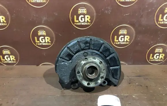 Skoda Octavia Mk2 (1Z) Front wheel hub spindle knuckle