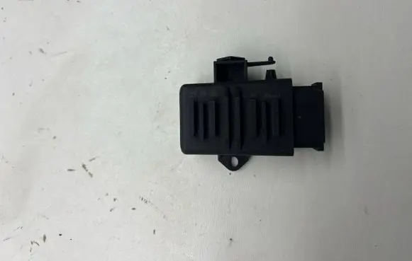 Volkswagen PASSAT B7 Seat heating relay 1k0959772