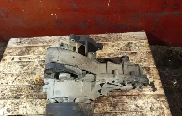 Gearbox transfer box case