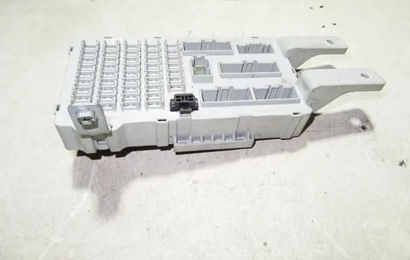Hyundai Santa Fe Fuse module 919502B401