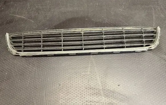 Volkswagen Golf VI Front bumper lower grill 5K0853677