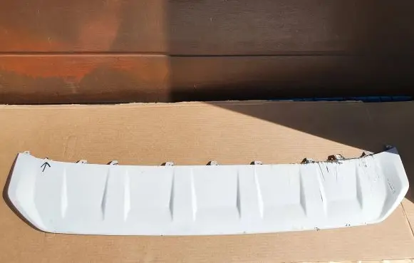 Front bumper lip