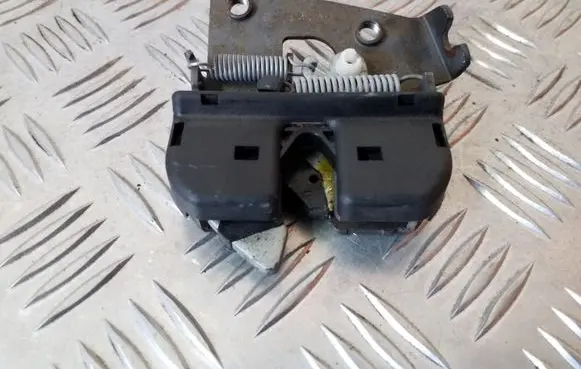 BMW 5 F10 F11 Seat back rest lock catch 7112863