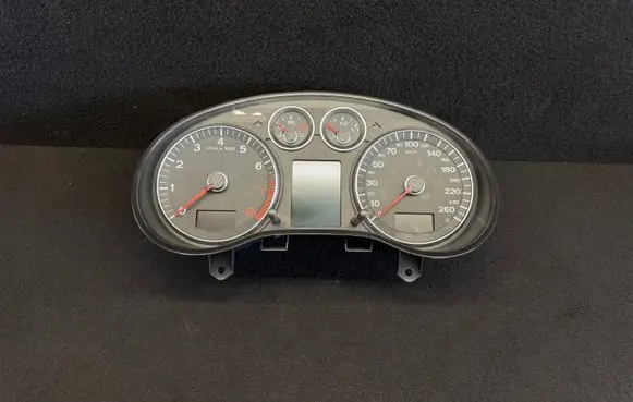 Audi A3 S3 8P Speedometer (instrument cluster) 8P0920930NX D1103501111