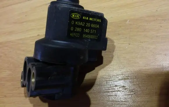 KIA Sportage Idle control valve (regulator) 0K9A220660A 0280140571