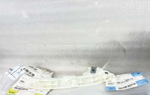Front bumper mounting bracket