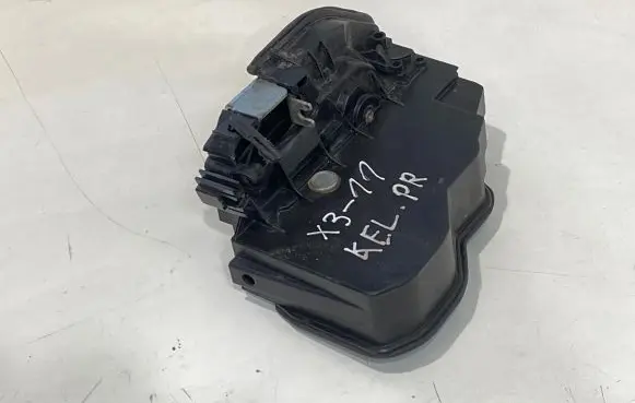 BMW X3 F25 Front door lock 7276682